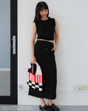 SIGNATURE/ Sizeable Sleeveless Crop in Black