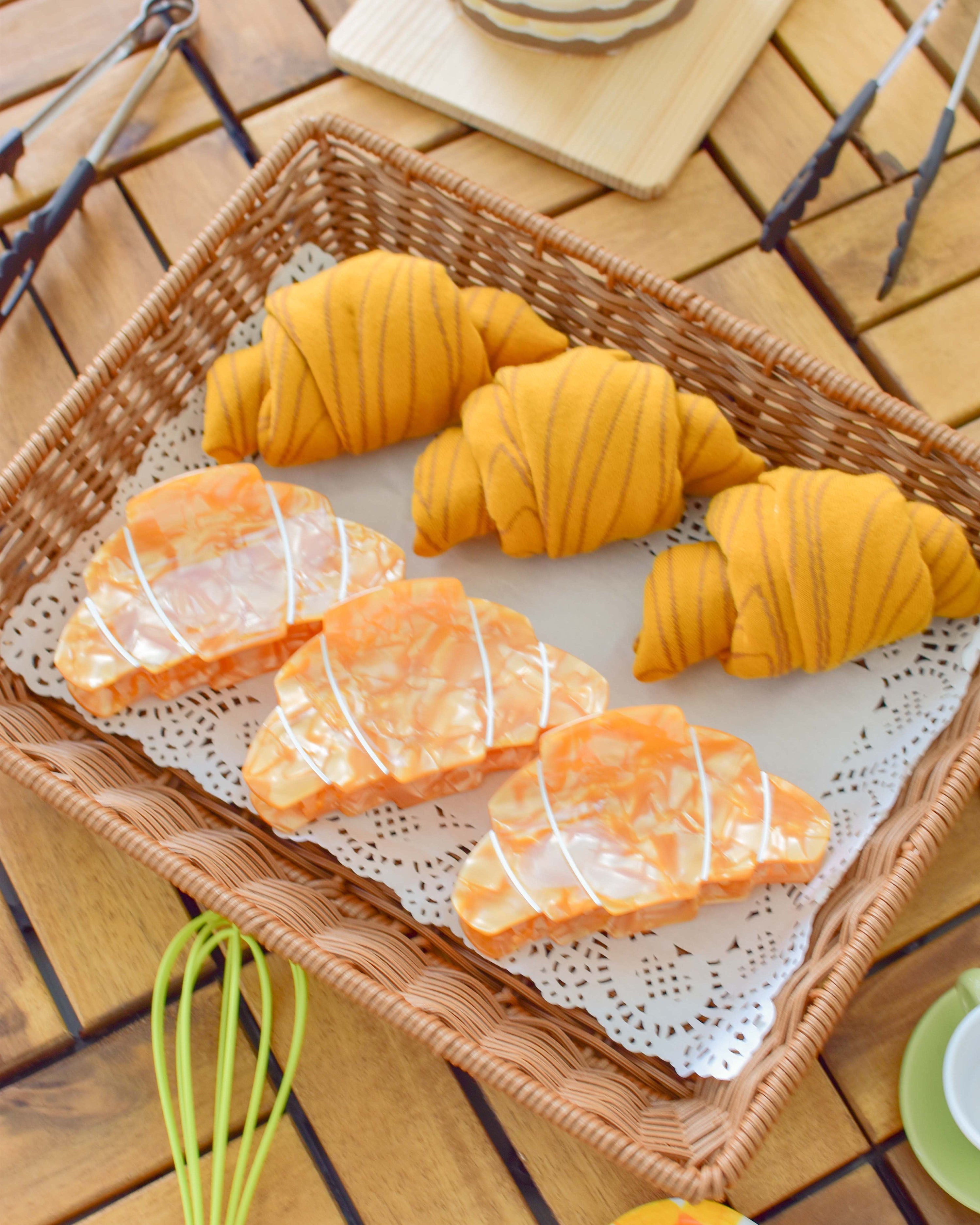 tray of croissant claw clips