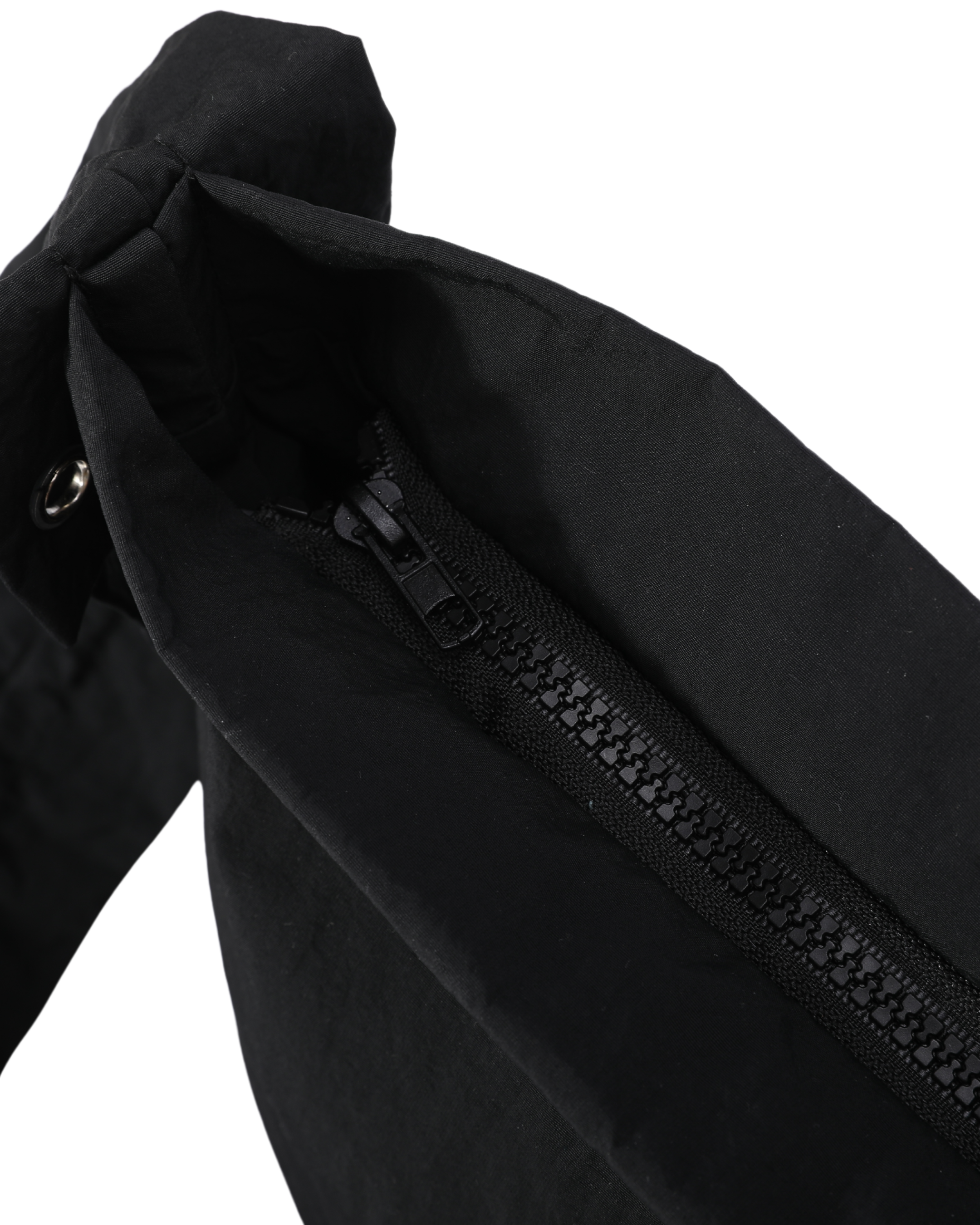a close up look at the zipper on the bag