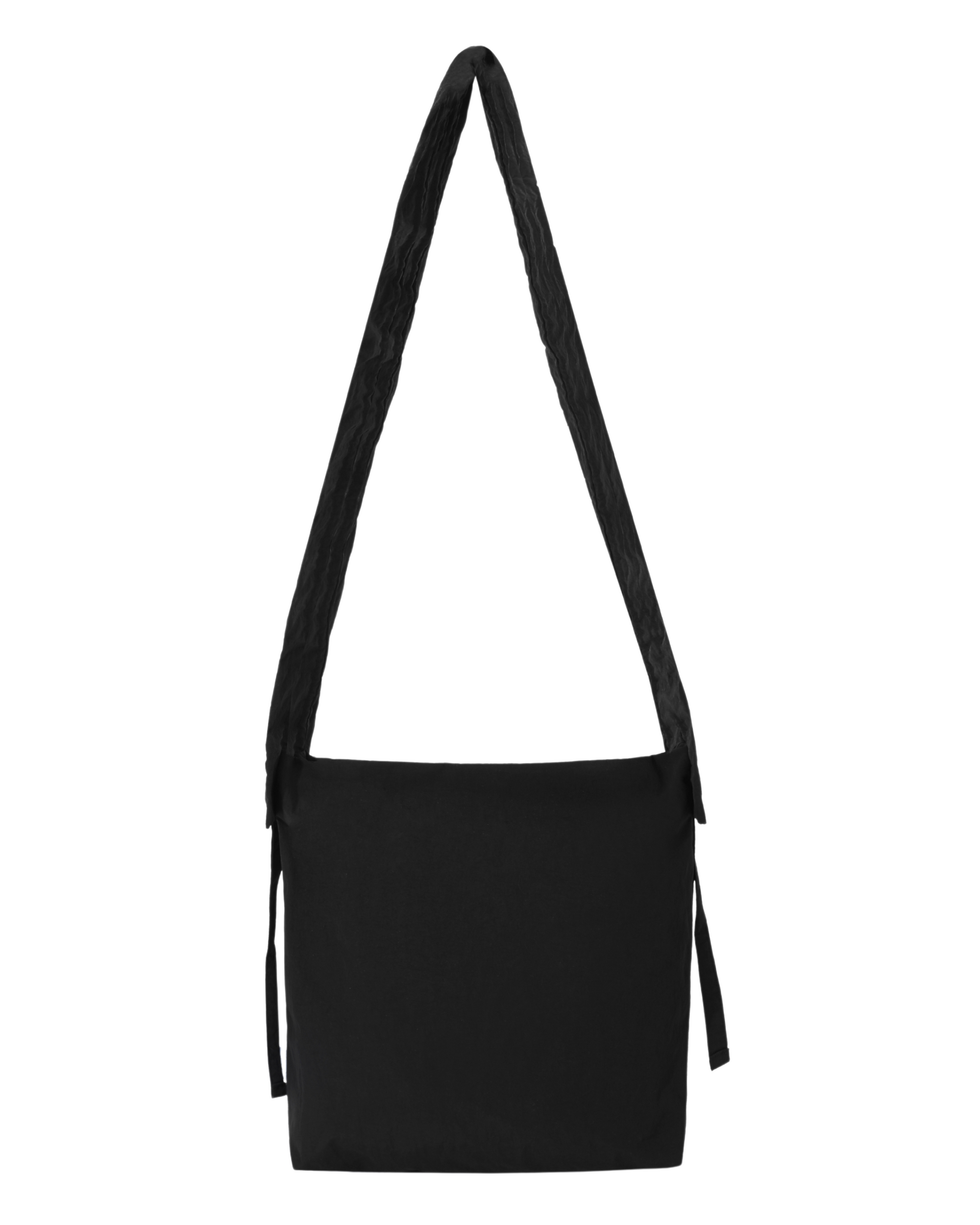 the petal bag in black with the straps fully extended