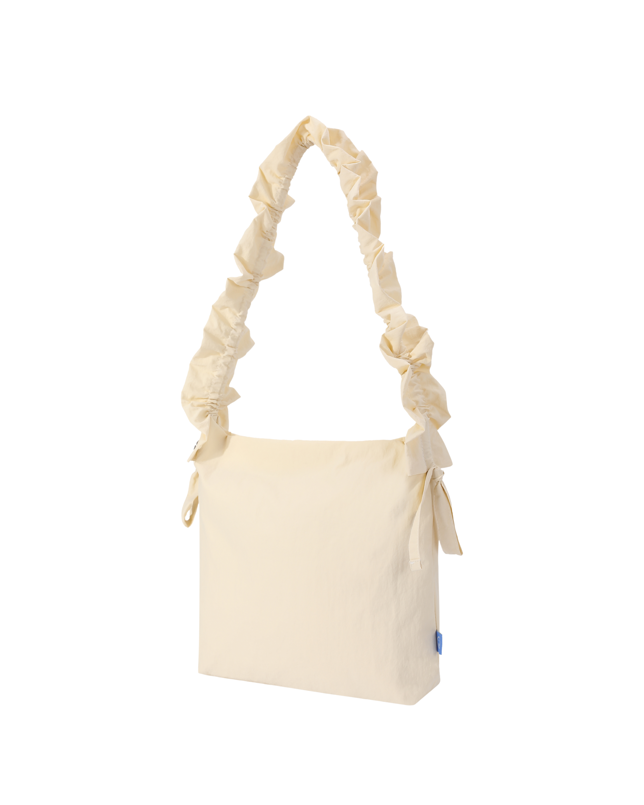 Photography picture of the petal bag in cream