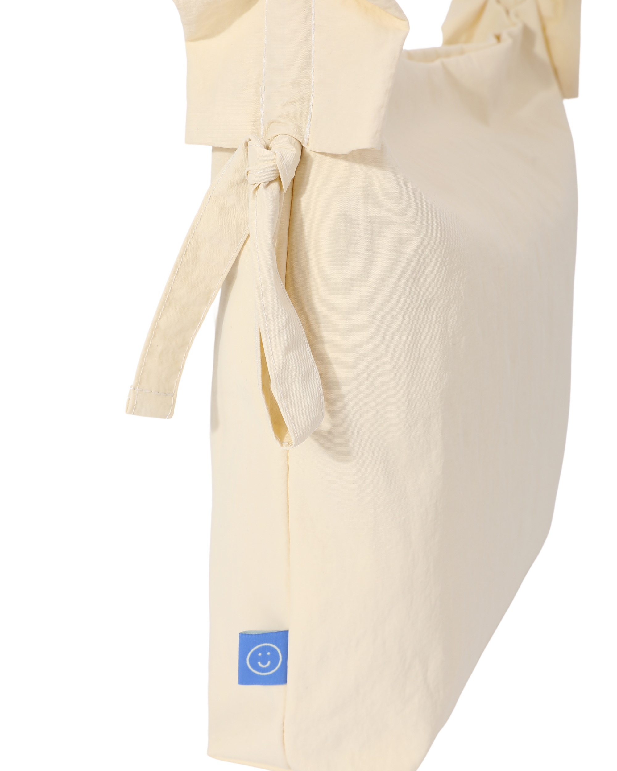 A close look at the adjustable strap on the side