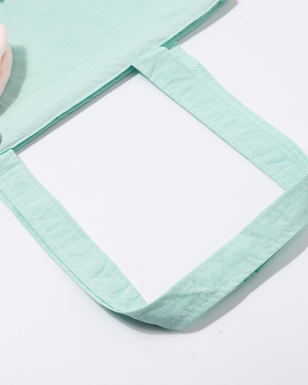 close look at the handles of the inner bag