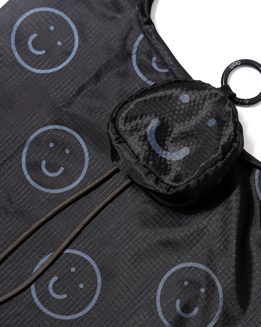 Another close up look at the reusable bag with the smiley pouch