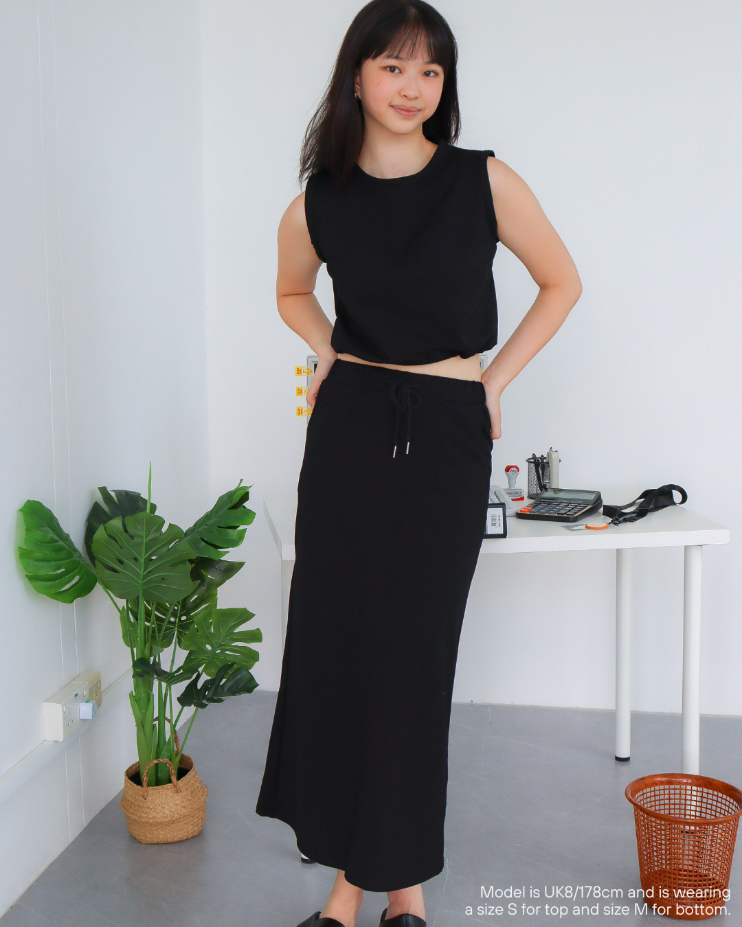 Signature Sizeable Sleeveless Crop in Black