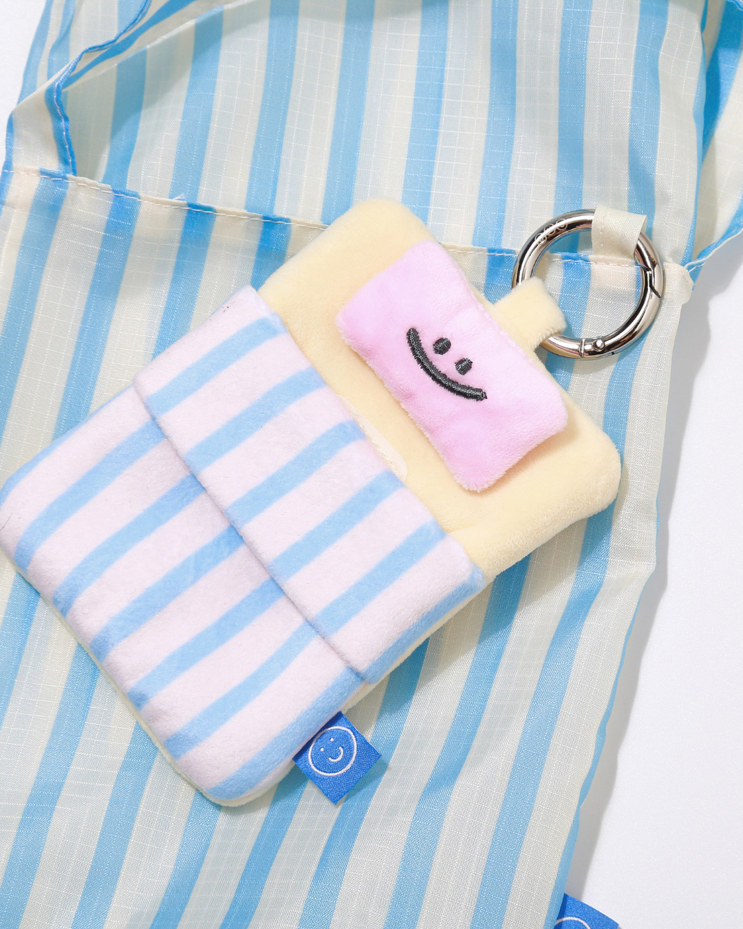 Bed 2in1 Plushie Reusable Drink Bag