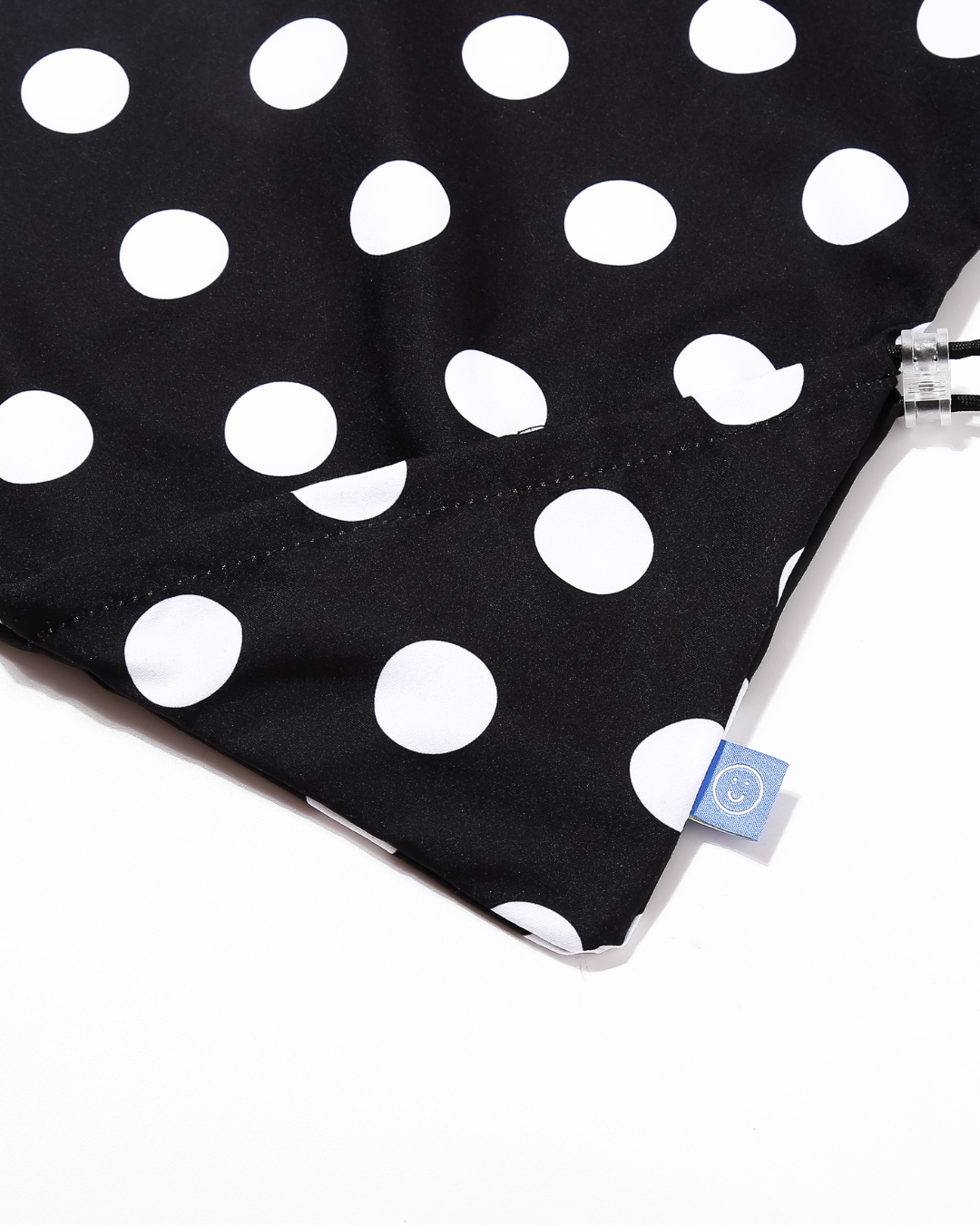 Close look at the corner pouch of the tote bag