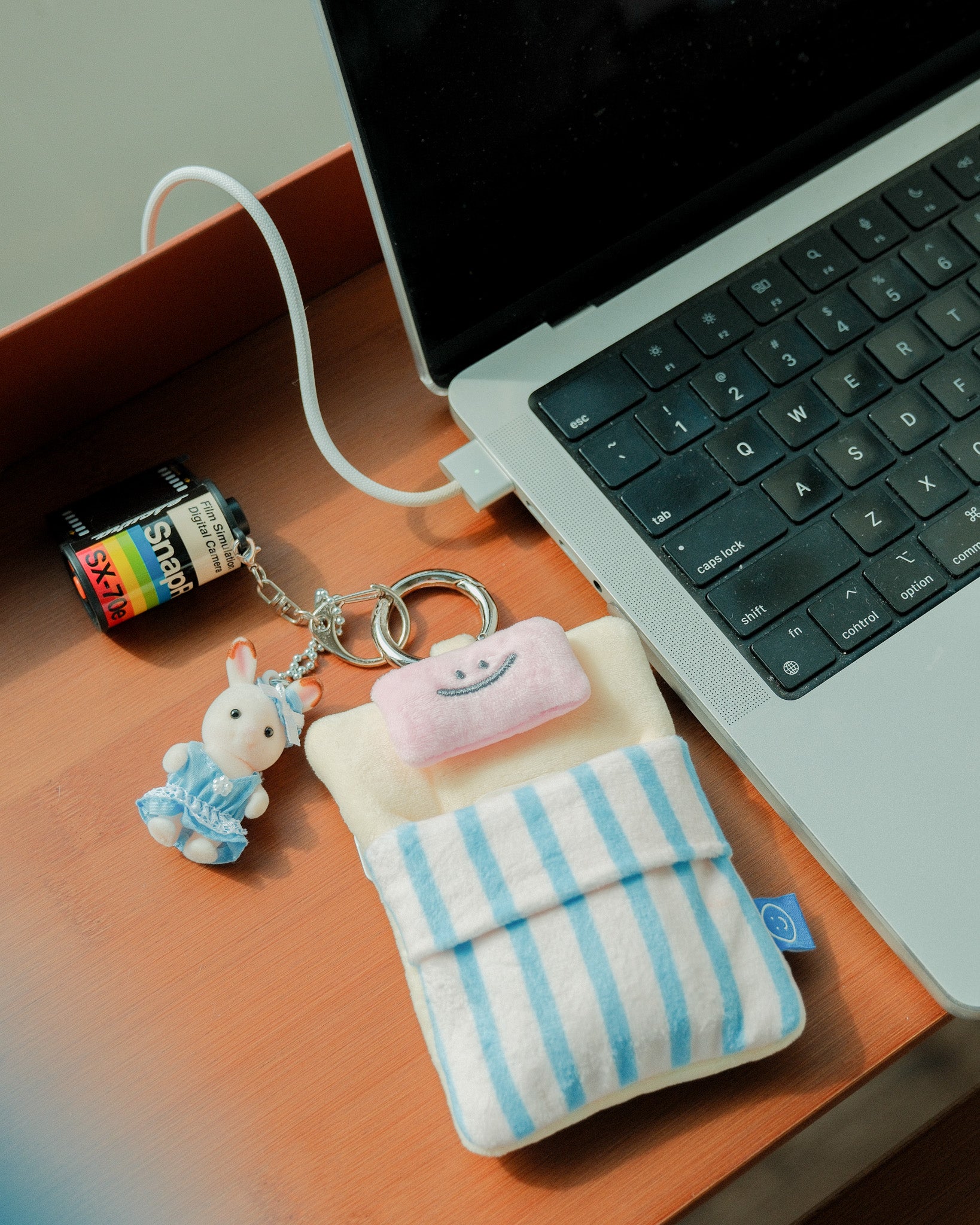 Bed 2in1 Plushie Reusable Drink Bag