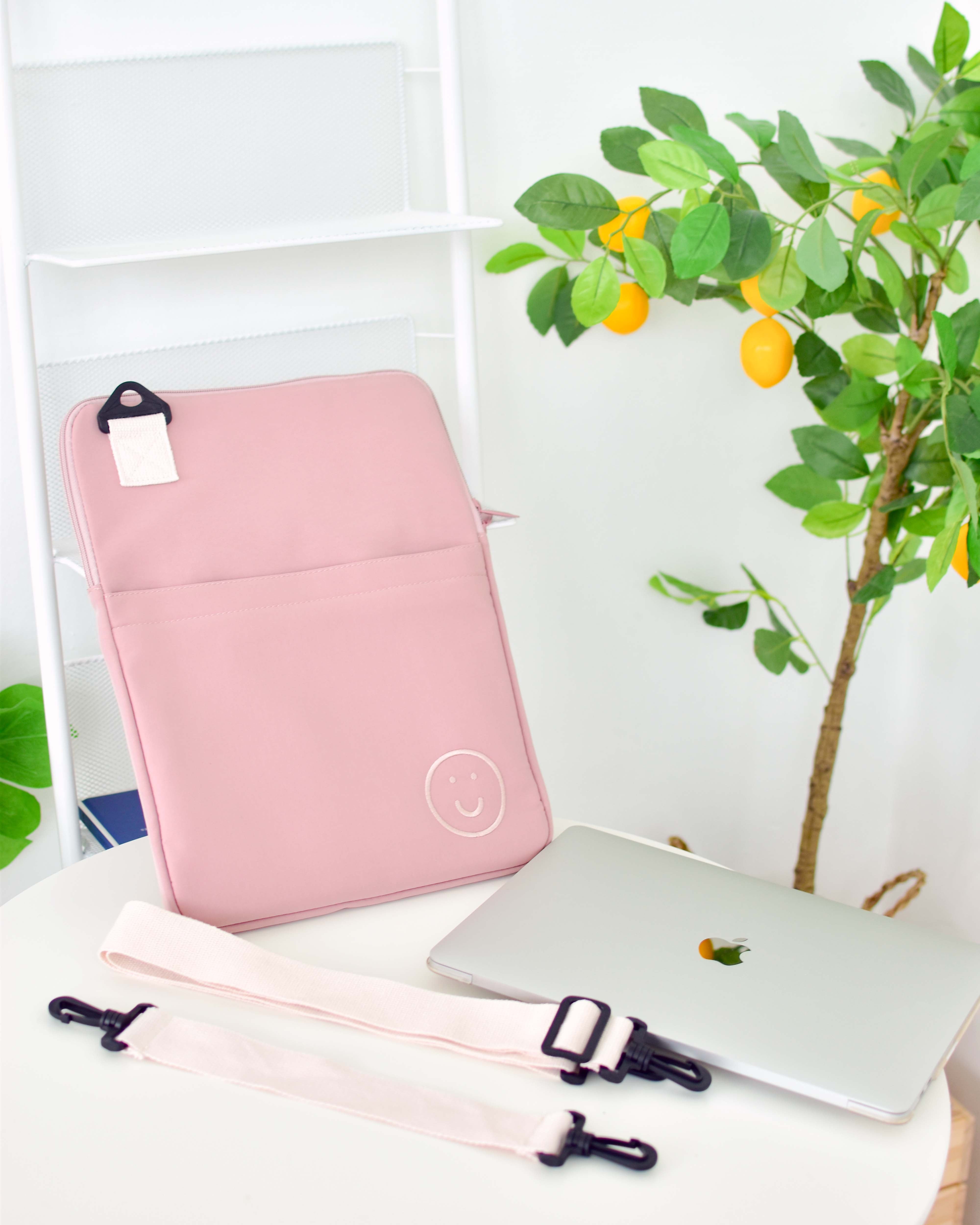 Signature Waterproof V Laptop Bag in Dusty Pink – Sidersonline
