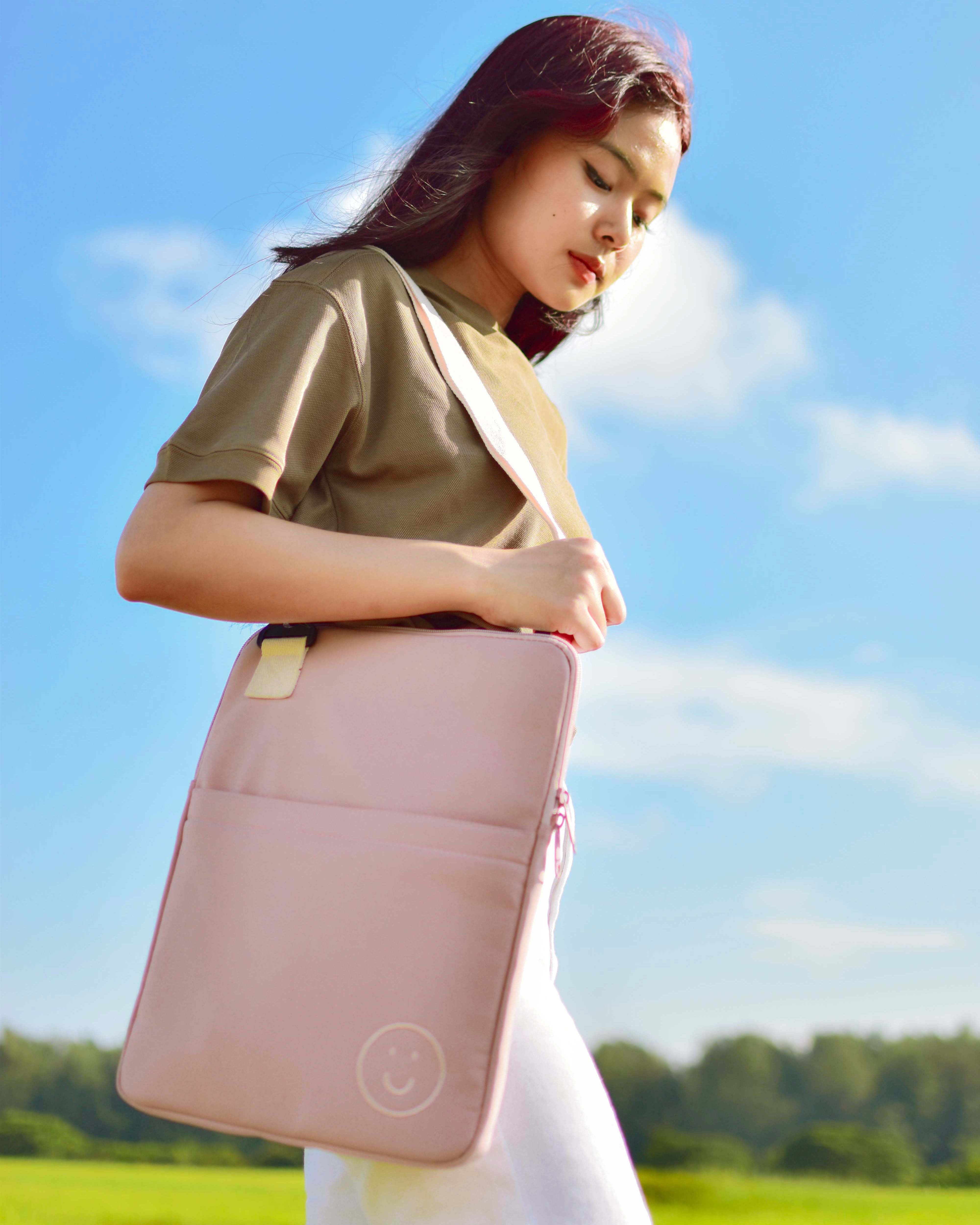 Signature Waterproof V Laptop Bag in Dusty Pink – Sidersonline