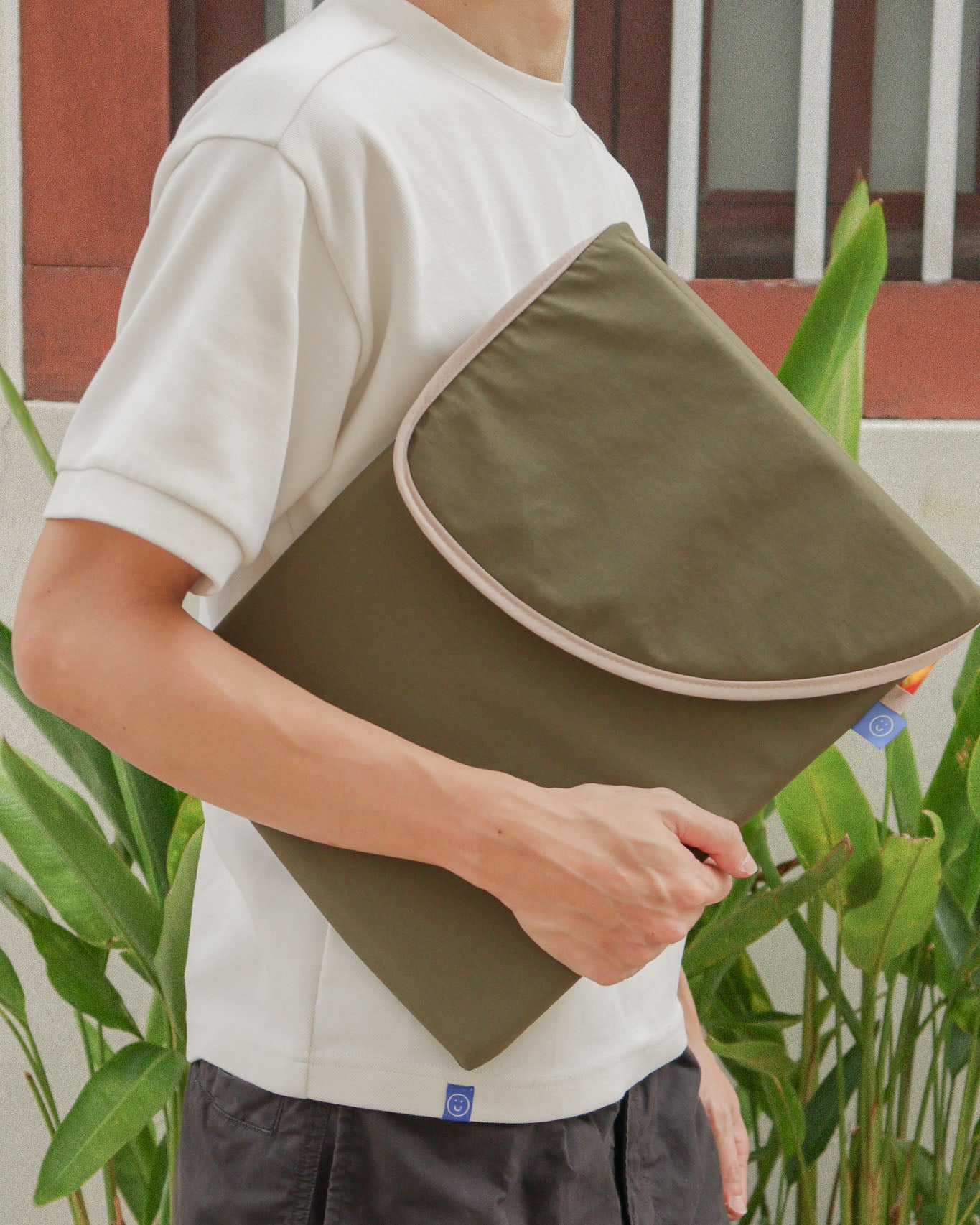 Smile LiteFoam Laptop Sleeve in Olive Branch