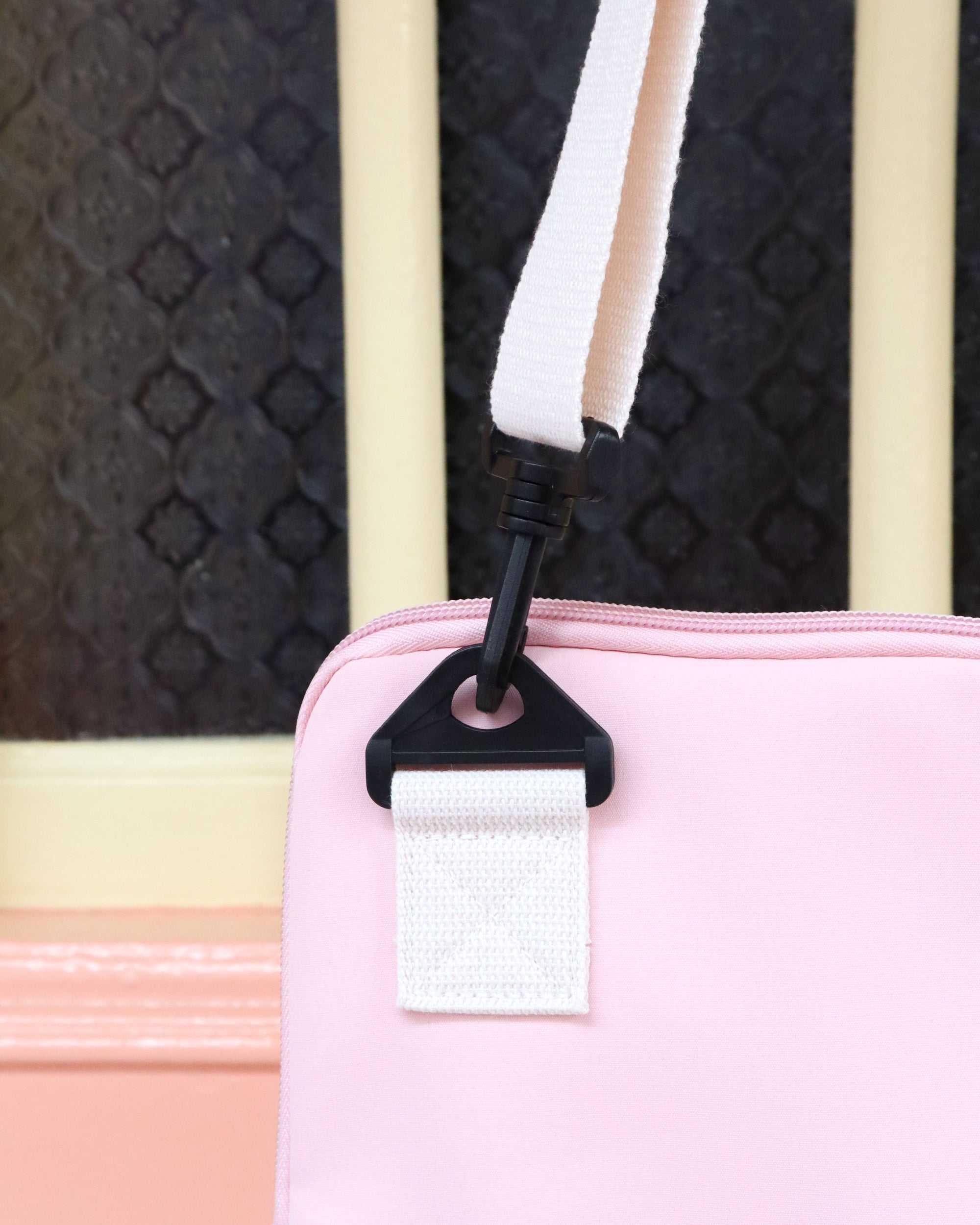 Signature V Laptop Bag in Colorblock Pastel