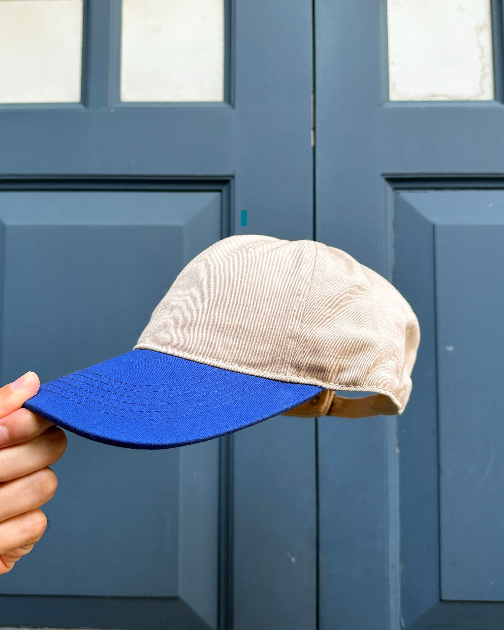 SIGNATURE / Duo-toned Beige Blue Cap