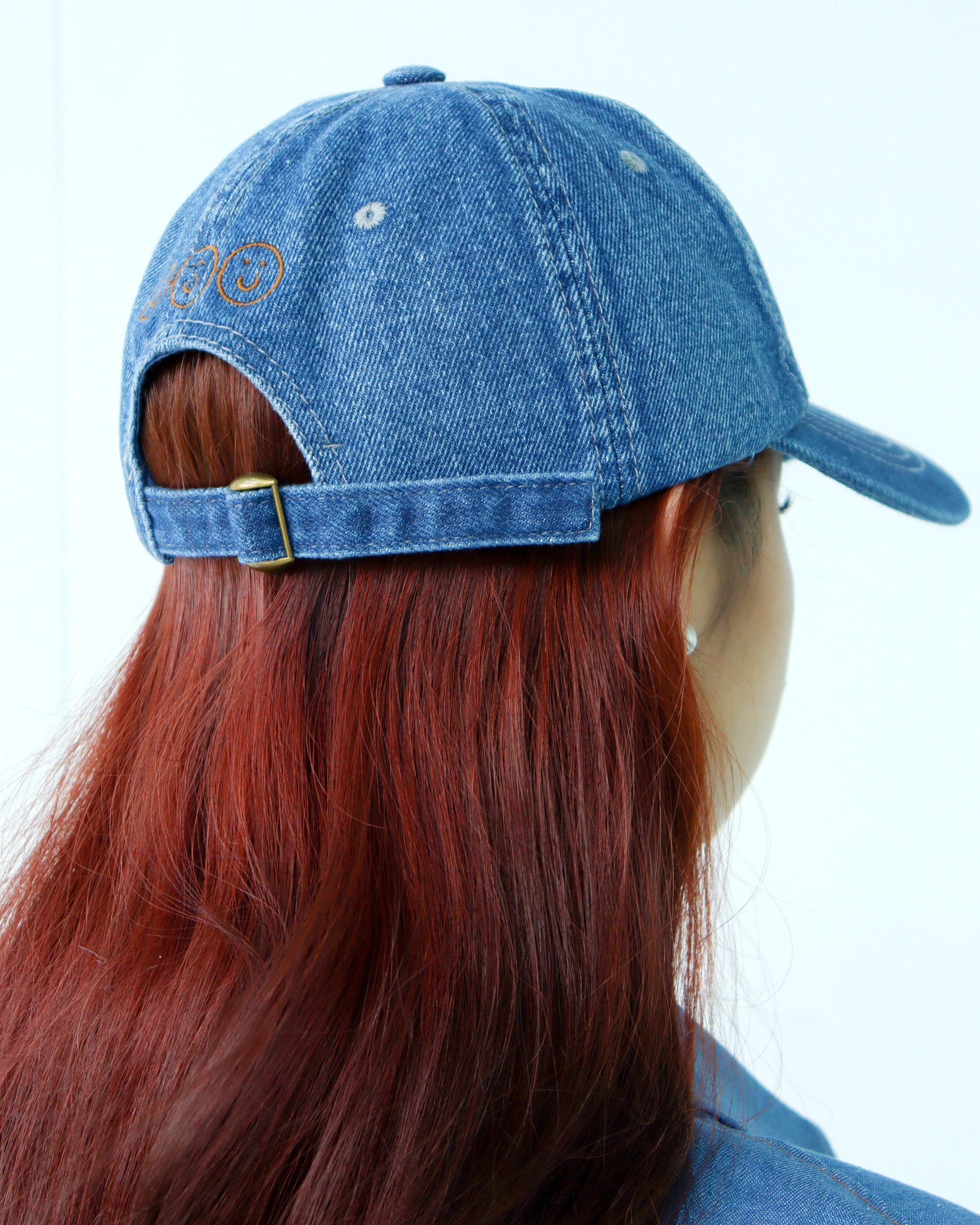 SIGNATURE / Mid-Wash Denim Cap