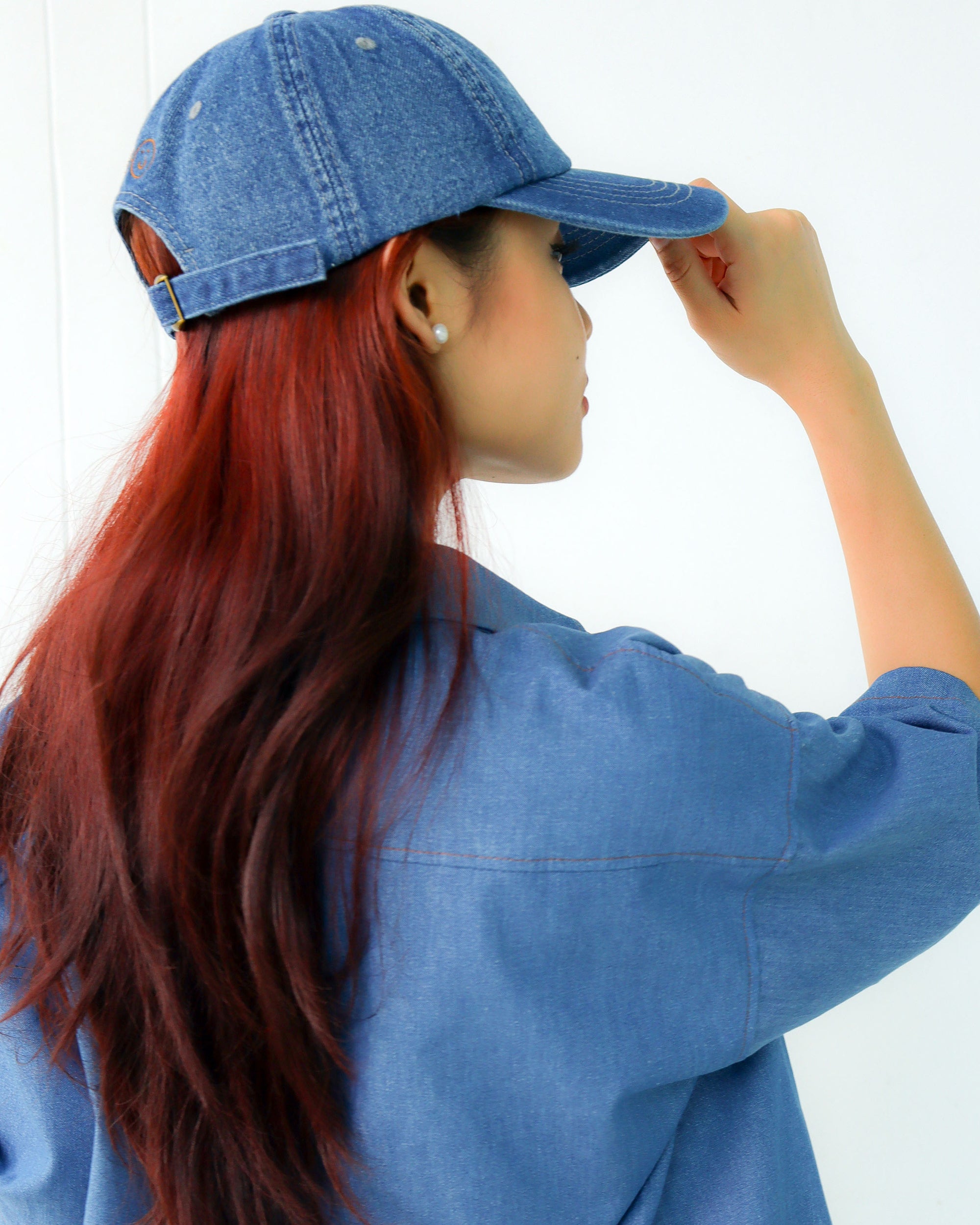 SIGNATURE / Mid-Wash Denim Cap