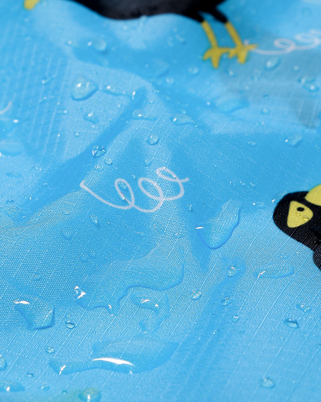 Close-up of a blue reusable bag with water droplets. water-resistant fabric