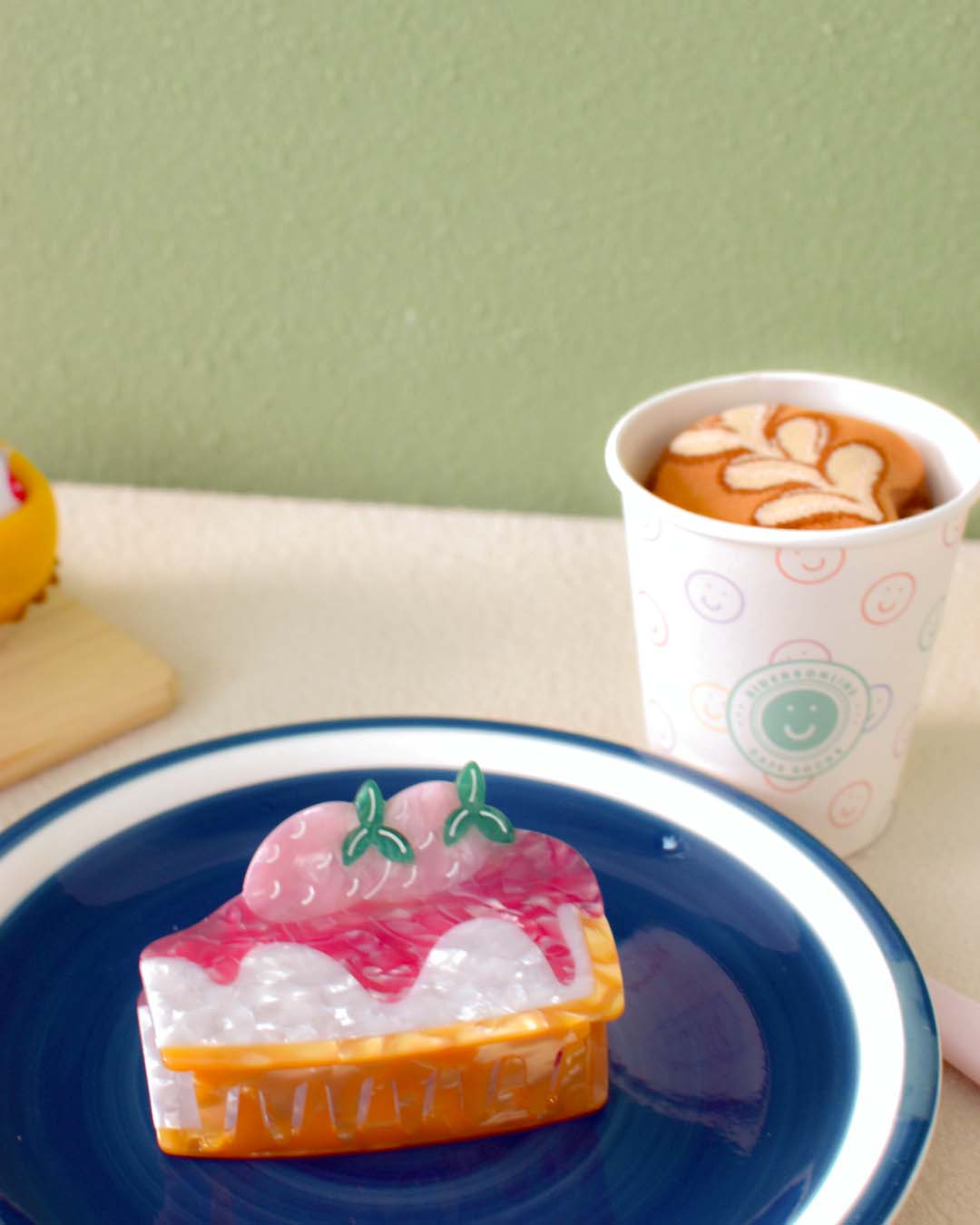 closer view of strawberry cheesecake claw clip 