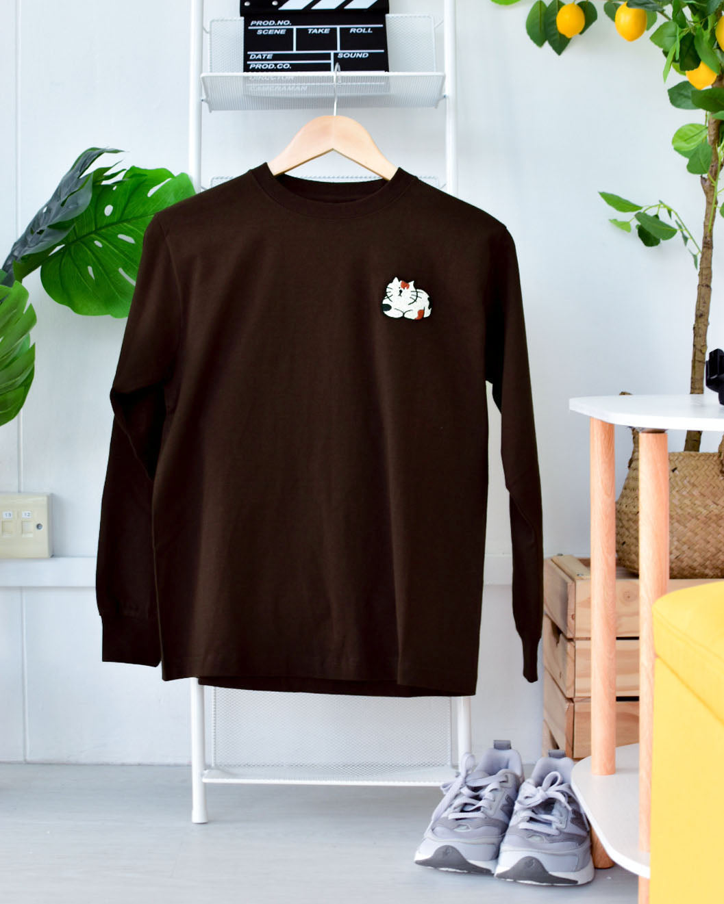 Judgy Cat Long Sleeve Tee In Brown